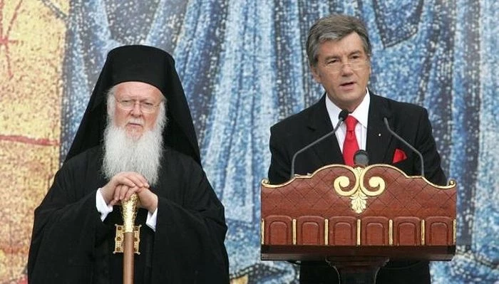 Μόνο οι πολιτικοί καίγονται για την ουκρανική αυτοκεφαλία-Στο χορό και ο Γιούσενκο-Αδιάφοροι ή αρνητικοί οι Ουκρανοί πιστοί